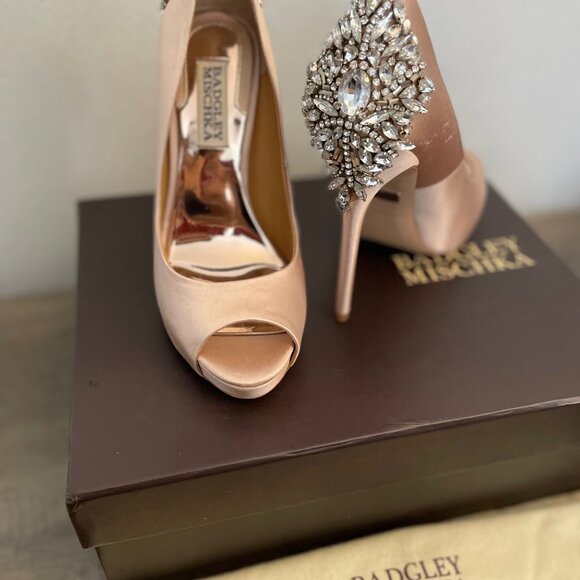 Badgley Mischka Satin Heels – Soft Pink with Crystal Embellishments – Size 5.5 - Picture 5 of 10